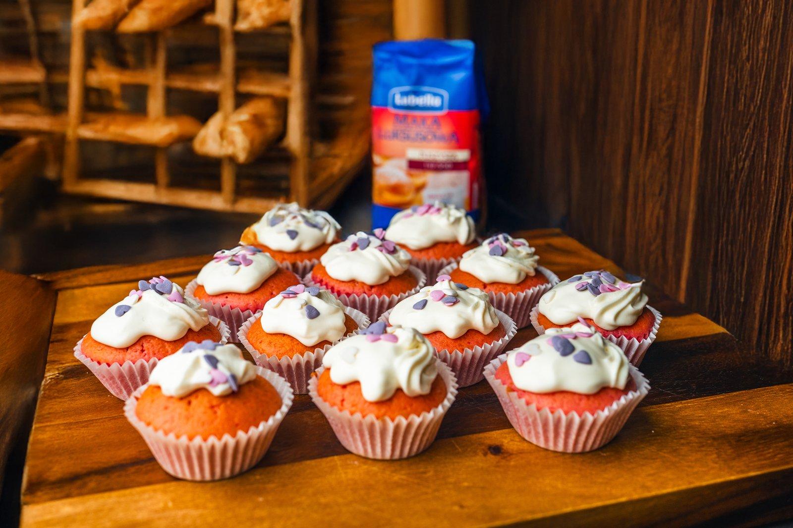 Walentynkowe babeczki z kremem śmietankowym