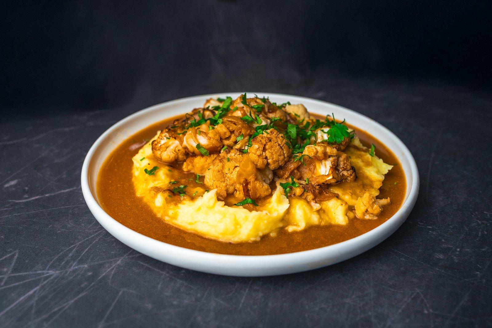 Kalafior zapiekany w karmelizowanej cebuli z miso