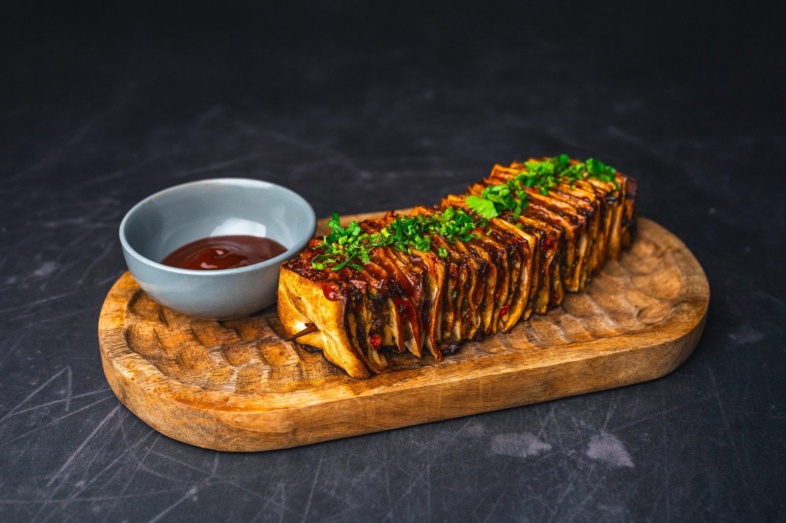 Szaszłyk z tortilli i mielonego mięsa wołowego