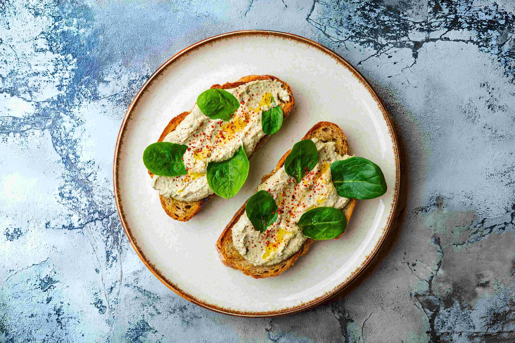 Bruschetta Mediterranea z oliwkami i fetą