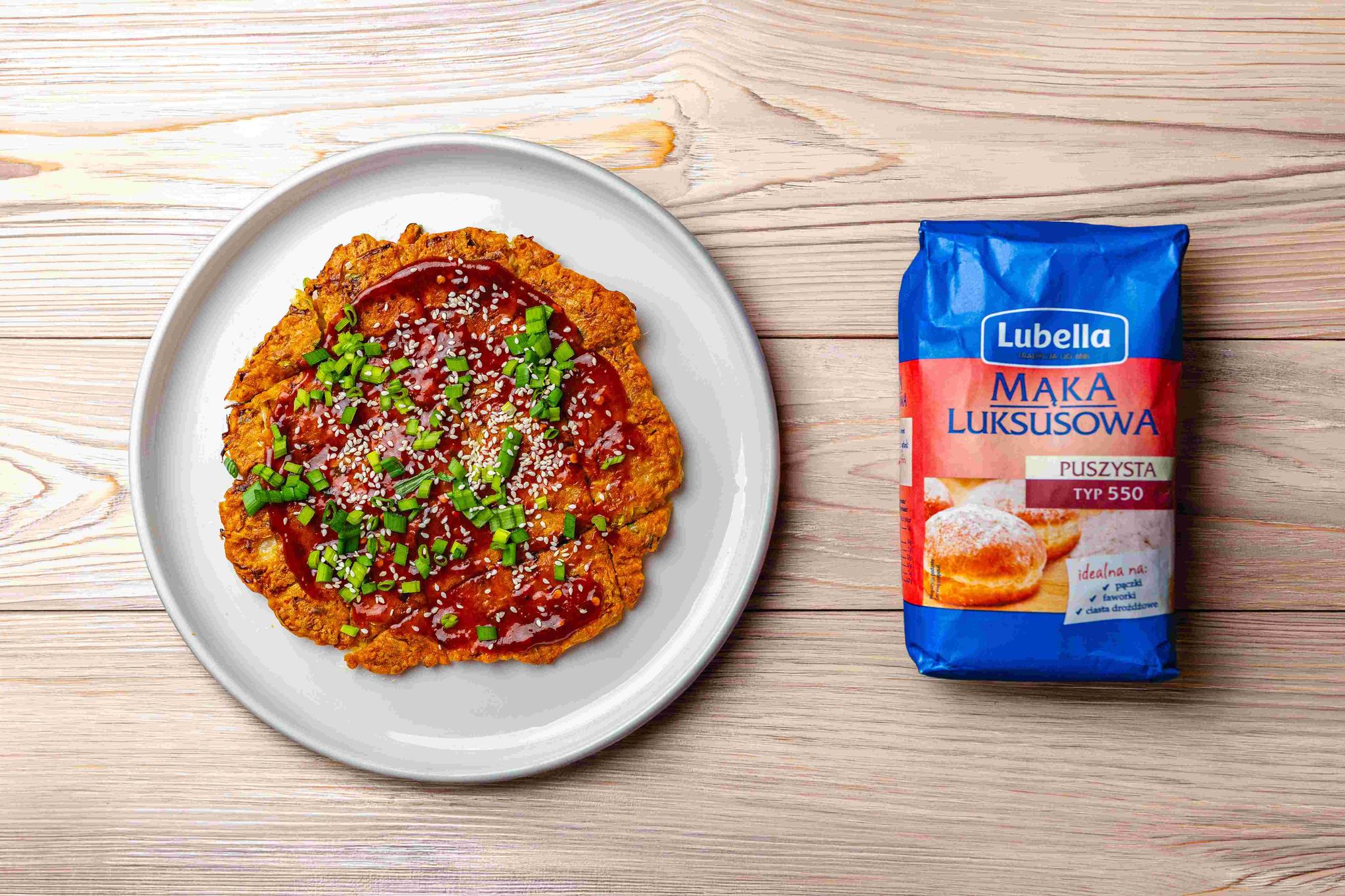 Okonomiyaki – japoński omlet z kapustą i kimchi