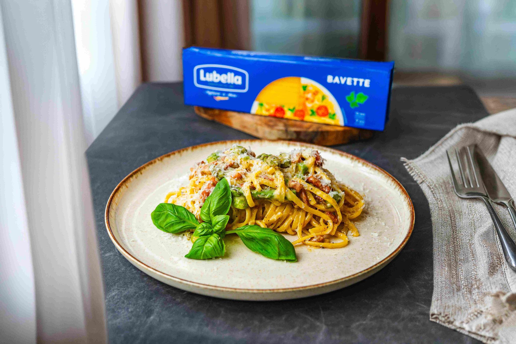 Wiosenna carbonara ze szparagami