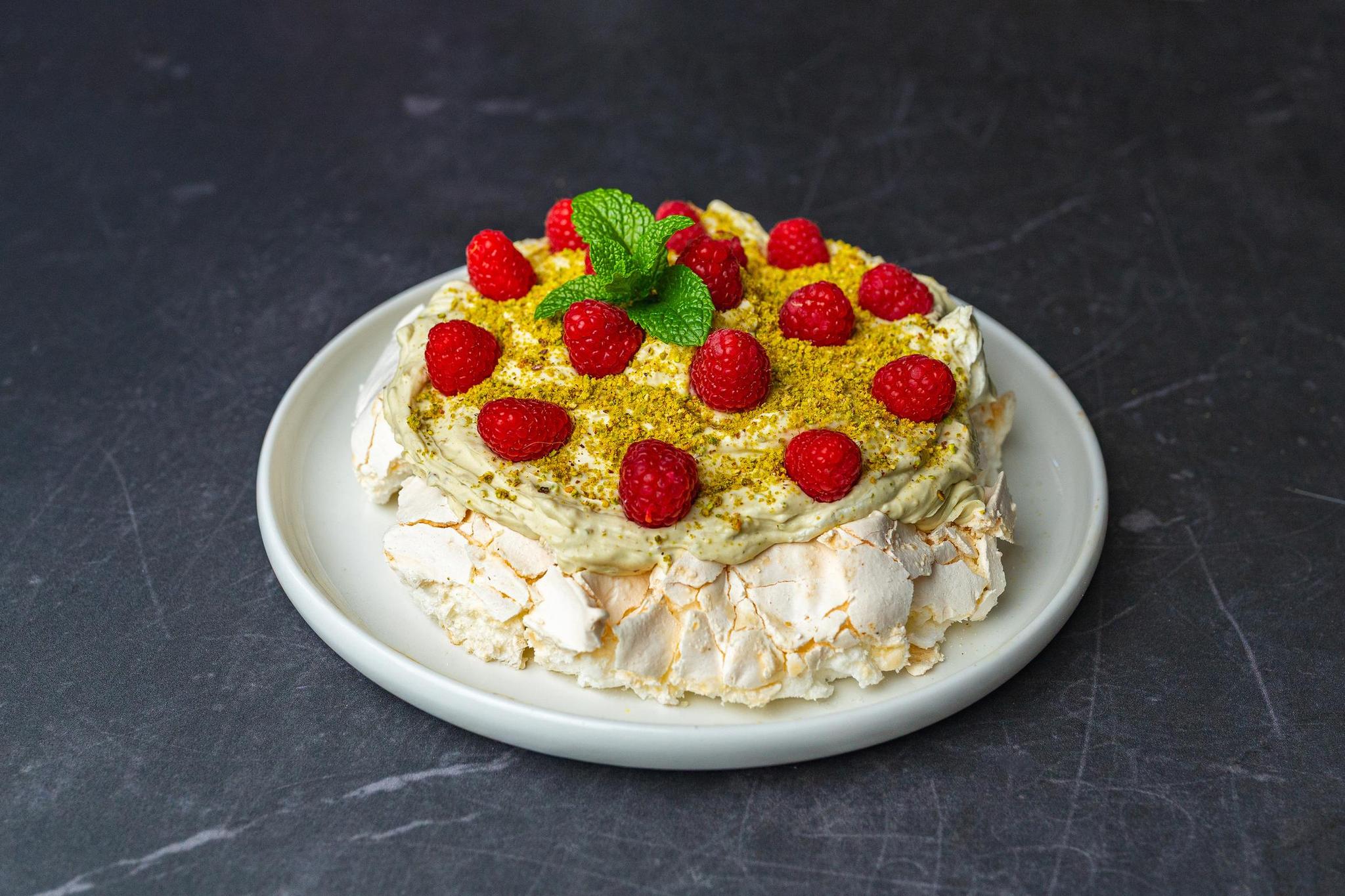 Beza z airfryera z mascarpone i malinami
