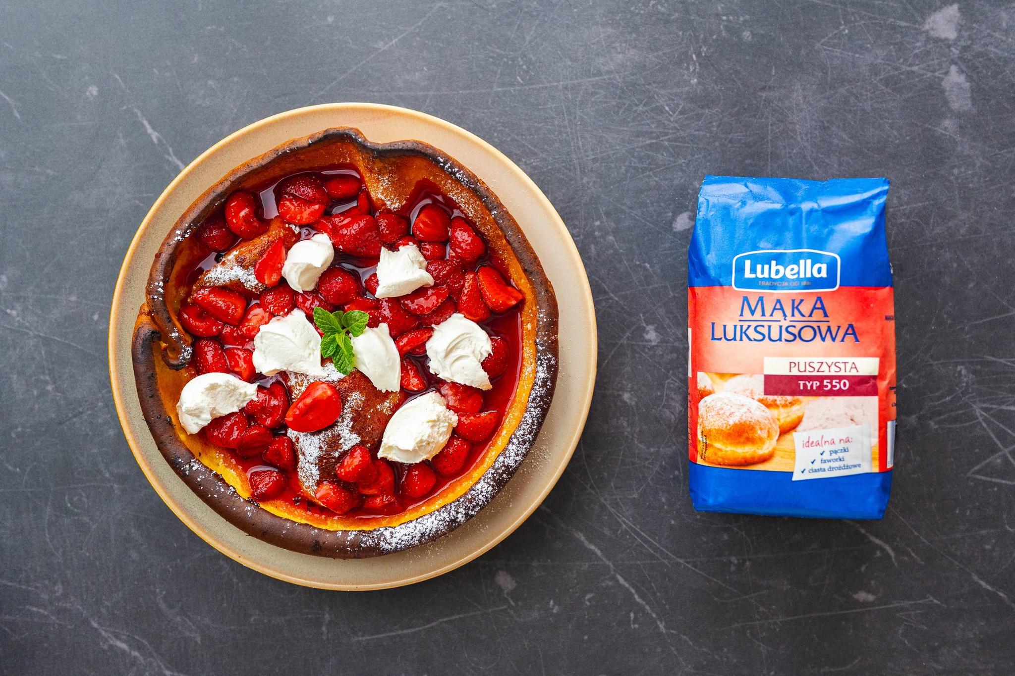 Dutch baby z truskawkami i ricottą
