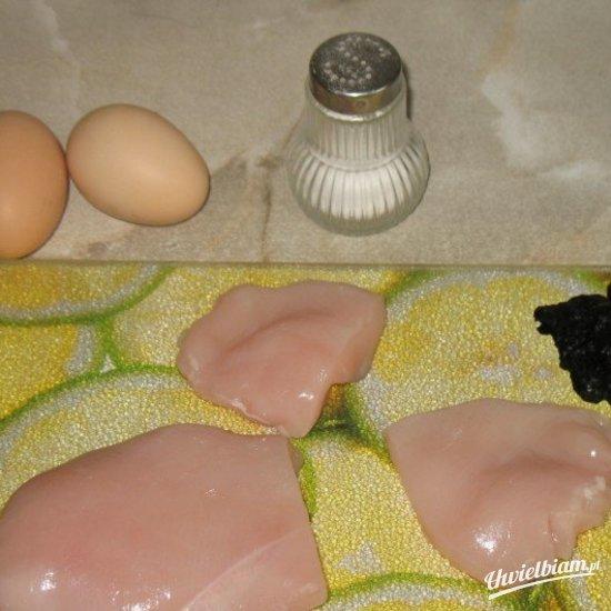 Kotlet z piersi kurczaka ze śliwką