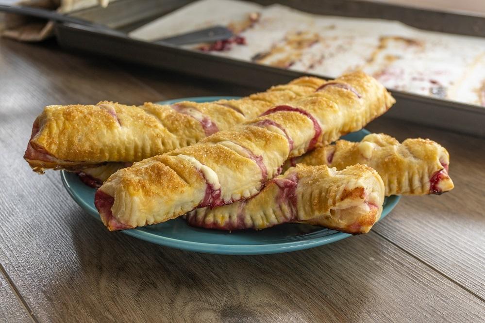 Paluszki z dżemem czereśniowym
