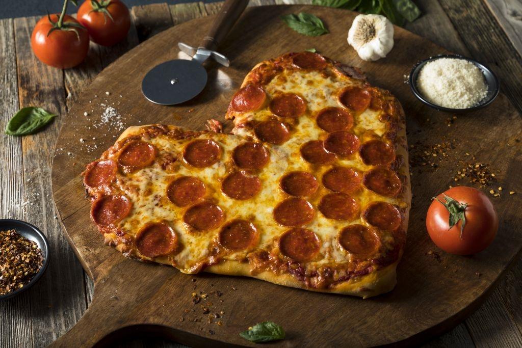 Pyszna pizza w kształcie serca!