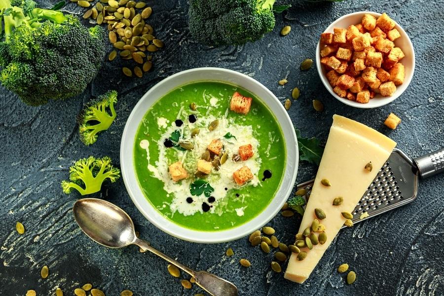 Zupa-krem z brokułów z grzankami