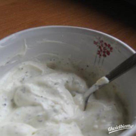 Kotleciki zbożowe z sosem jogurtowym