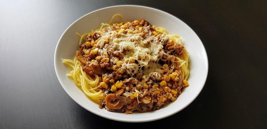 Spaghetti z kukurydzą i pieczarkami