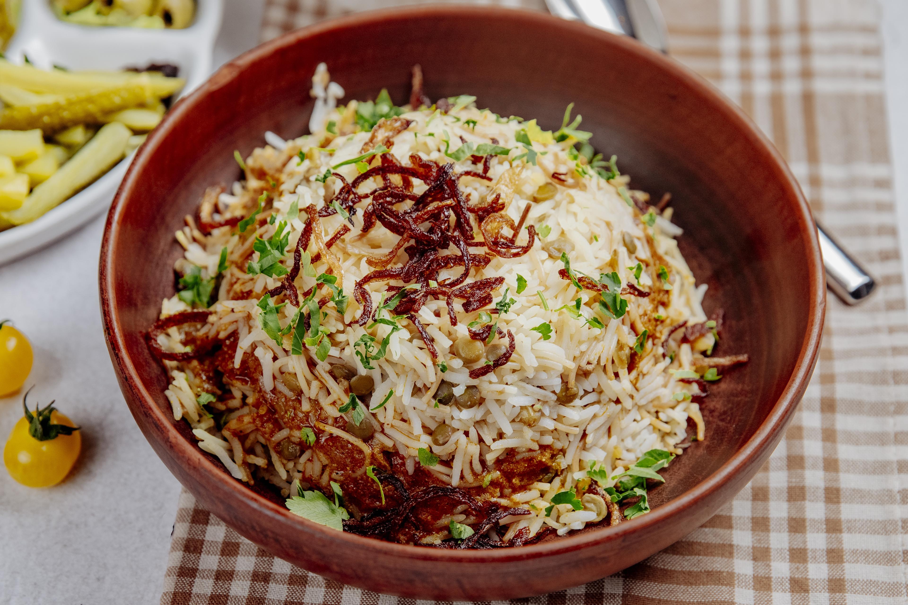 Mejadra — ryż z soczewicą i cebulką