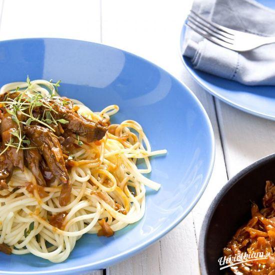 Makaron spaghetti z kaczką i sosem z czerwonego wina
