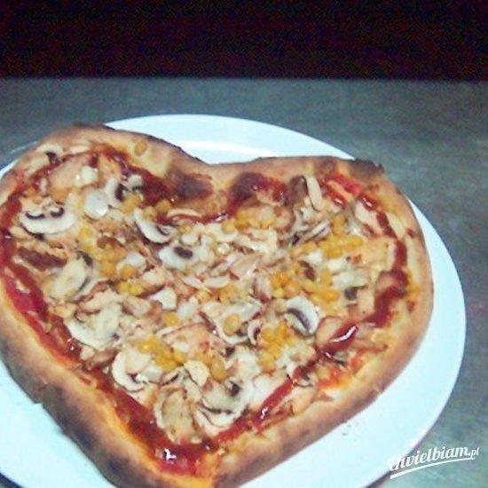Pizza miłosna z pieczarkami