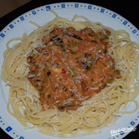 Spaghetti z topionym serem