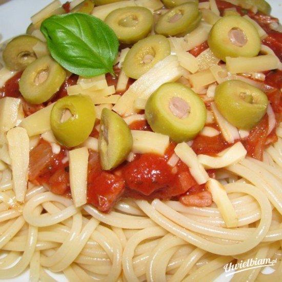 Pełnoziarniste spaghetti z sosem pomidorowym