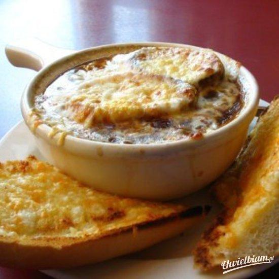 Zupa zapiekana z serem i tostami