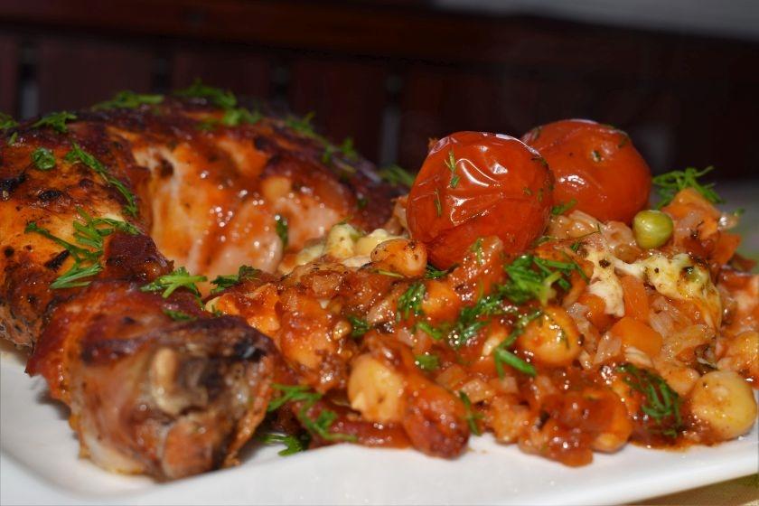 Pomidorowe risotto z warzywami i kurczakiem zapiekane pod serową pierzynką
