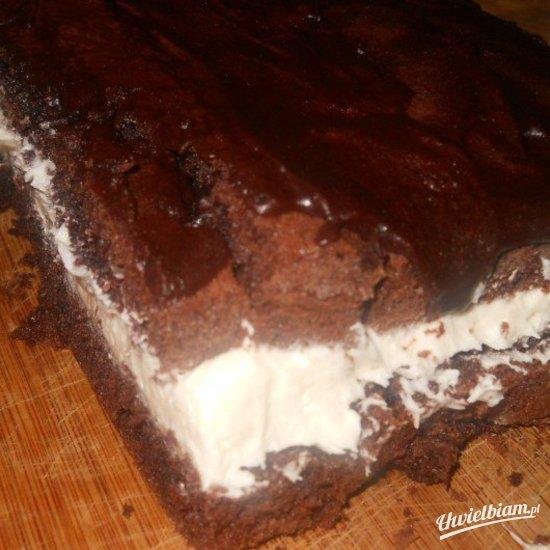 Ciasto kakaowe przekładane masą karpatkową
