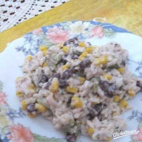 Sałatka z tuńczyka z ryżem