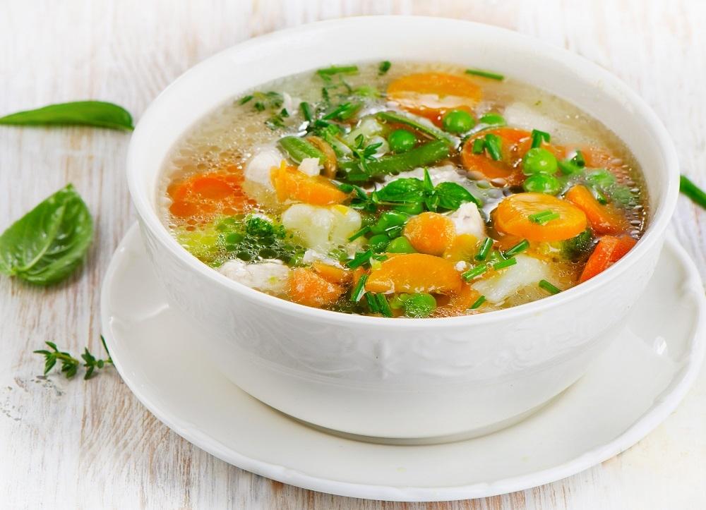 Zupa jarzynowa z mrożonych warzyw.