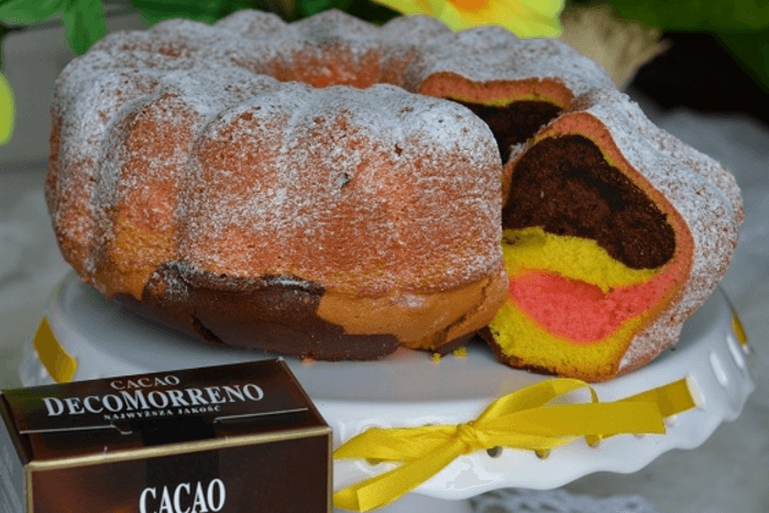 Kolorowa babka wielkanocna
