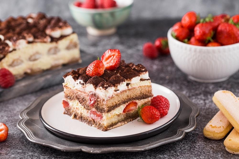 Tiramisu z owocami – lekkie i owocowe