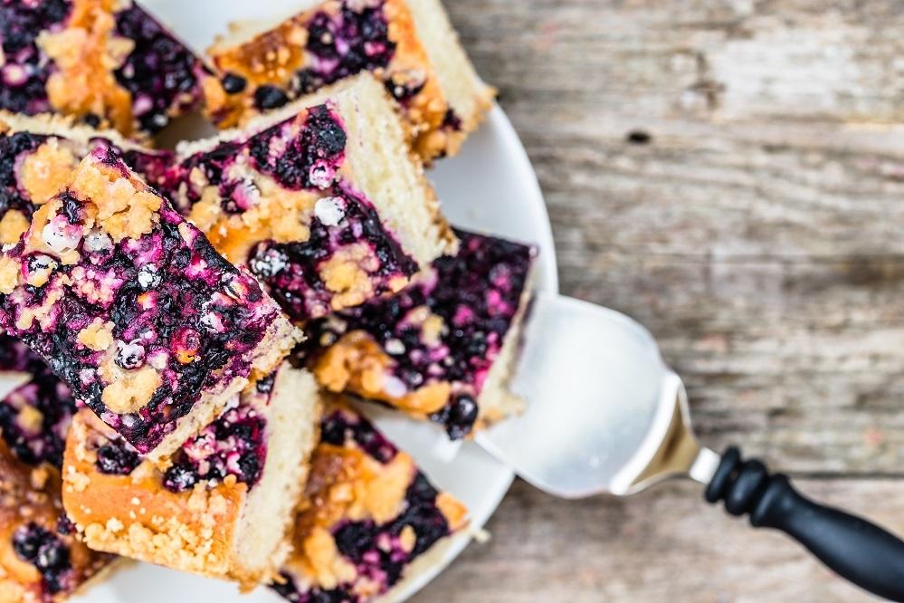 Ciasto drożdżowe z jagodami i kruszonką