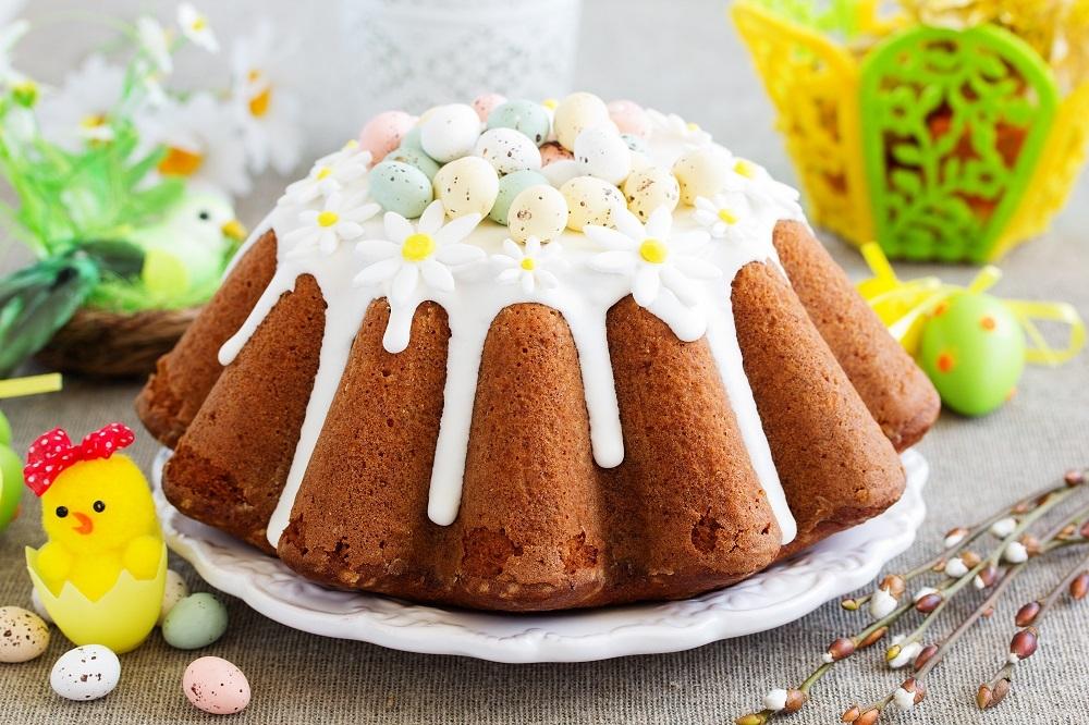Drożdżowa babka z lukrem