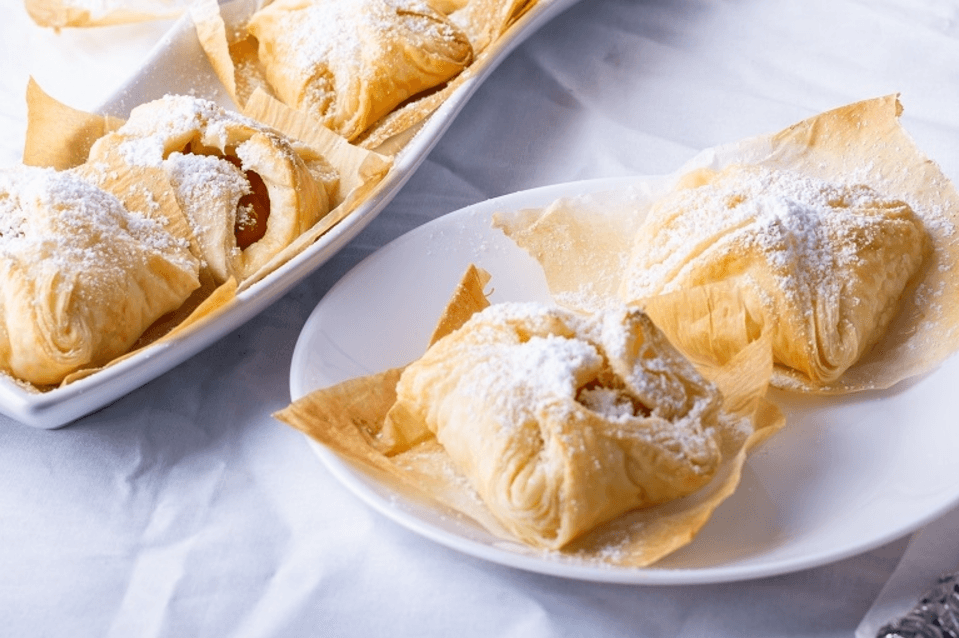 Zawijasy francuskie z różą