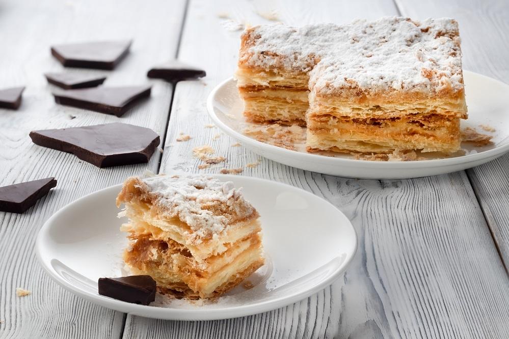 Ciasto francuskie z masą budyniową i gruszkami