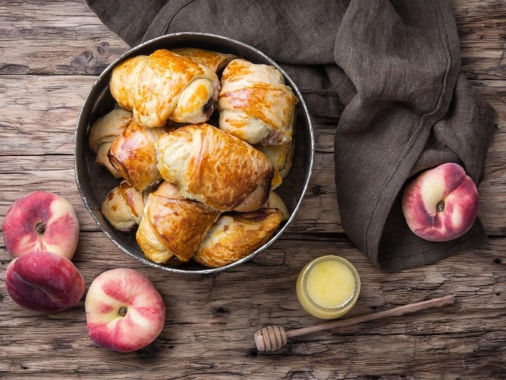 Rogaliki francuskie z brzoskwinią