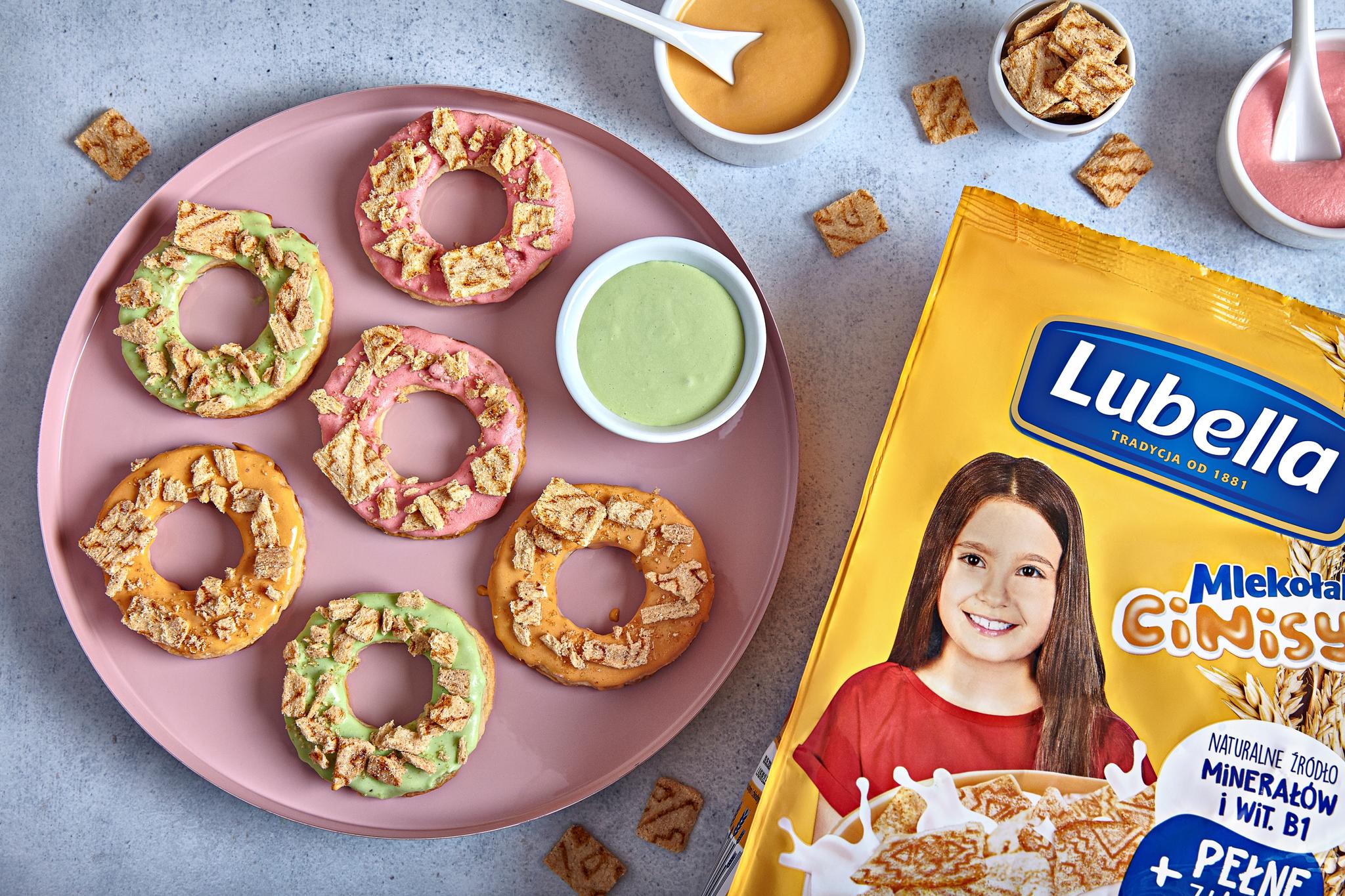 Cronuty ekspresowe z ciasta francuskiego z kolorową polewą