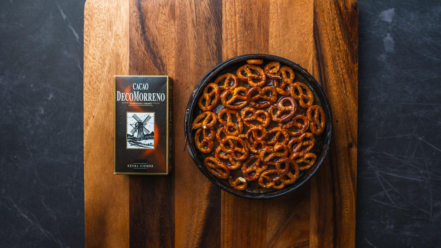 Brownie z karmelem i słonymi precelkami