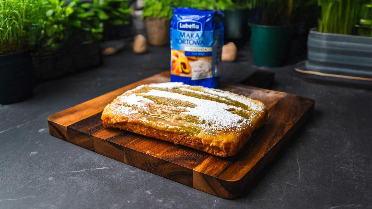 Odwrócone ciasto z rabarbarem