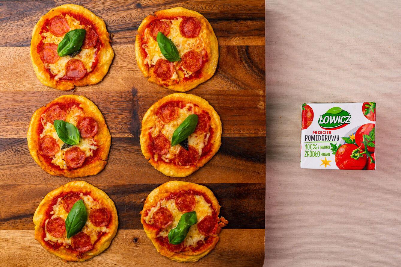 Wysokobiałkowe mini pizze z ciecierzycy