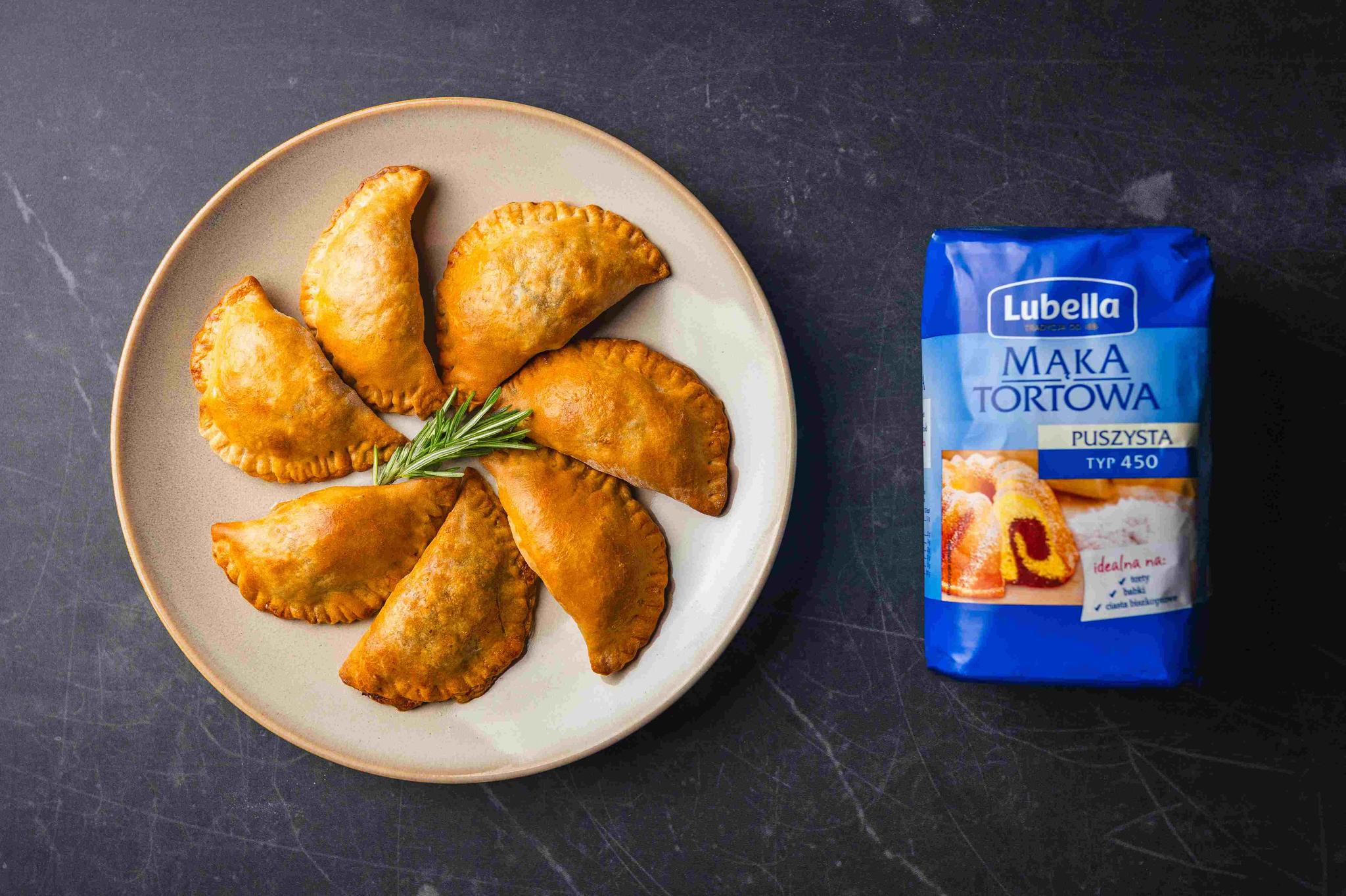 Pieczone pierogi z kapustą i grzybami