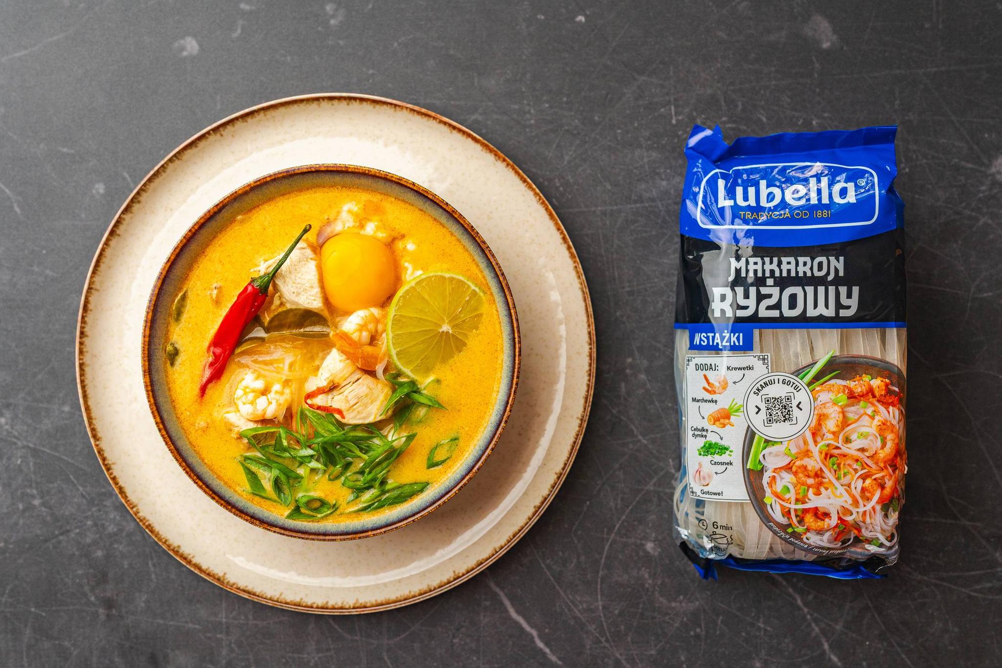 Tom Yum z kurczakiem i krewetkami