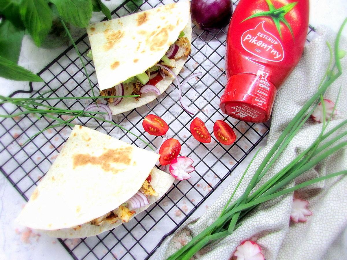 Grillowana tortilla z kurczakiem i warzywami
