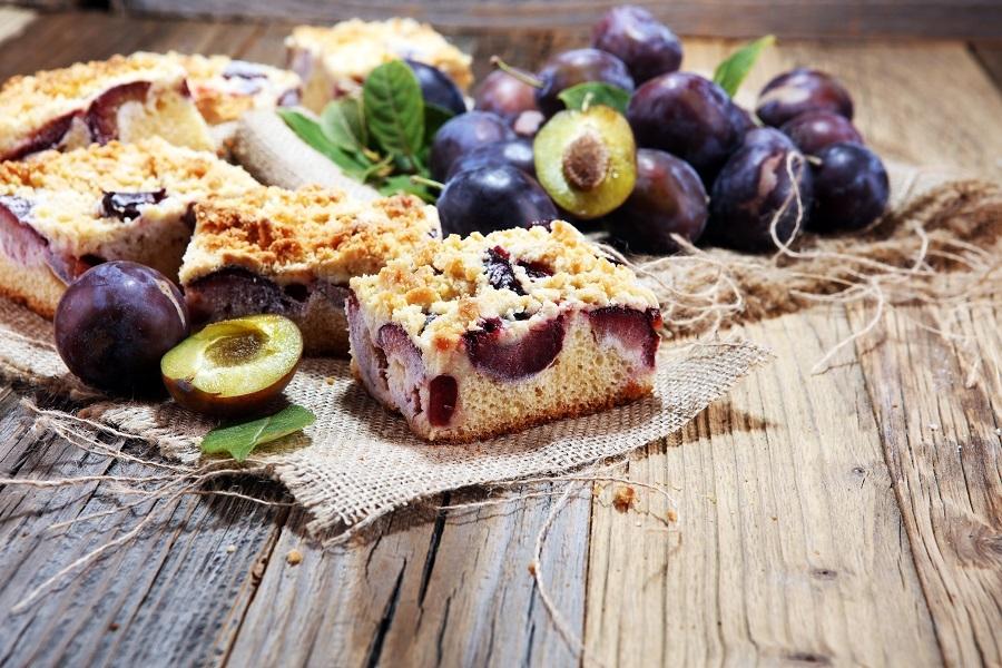 Ciasto drożdżowe ze śliwkami i kruszonką