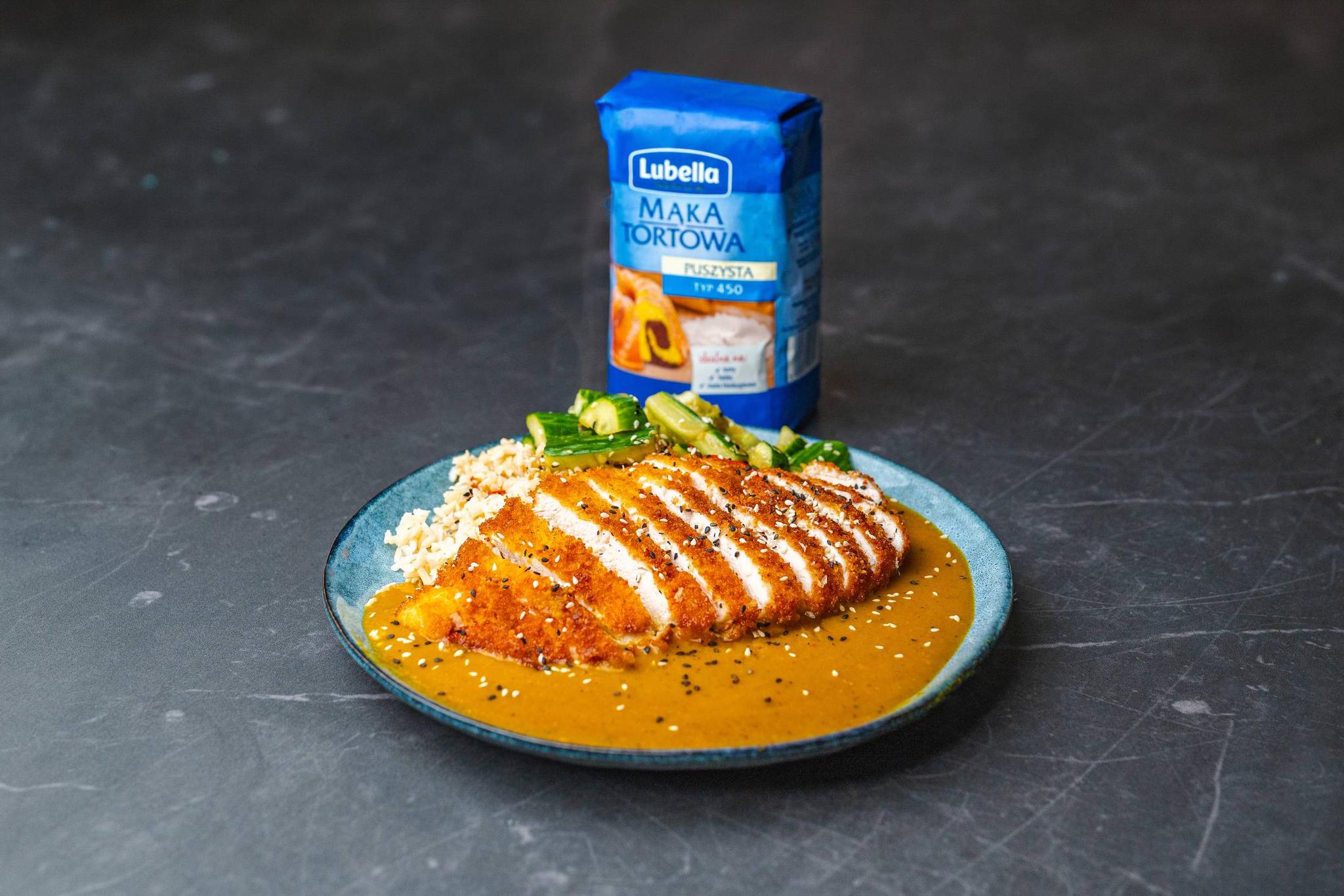 Japońskie katsu curry z chrupiącym kurczakiem